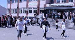 Bursa Yıldırımlı gençler 19 Mayıs’ı coşkuyla kutladı
