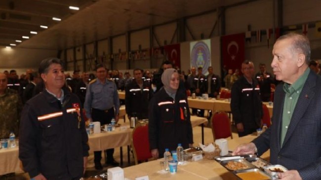 Erdoğan Ramazan’ın son iftarını tersane işçileriyle yaptı