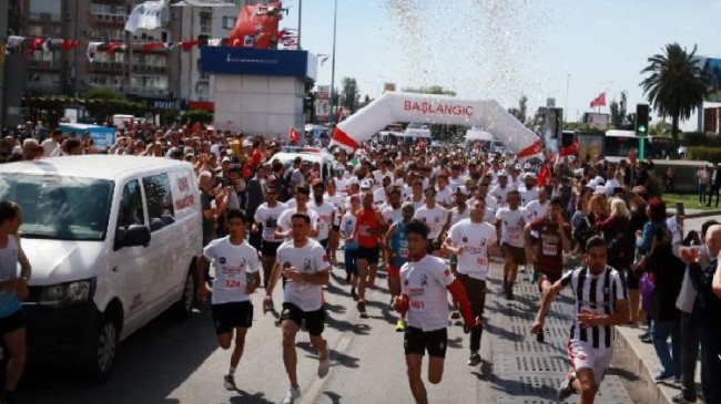 İzmir Karabağlar’da bağımsızlık ruhuyla koştular