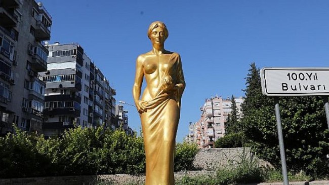 Altın Portakal’ın habercisi  Venüs heykelleri caddelerde