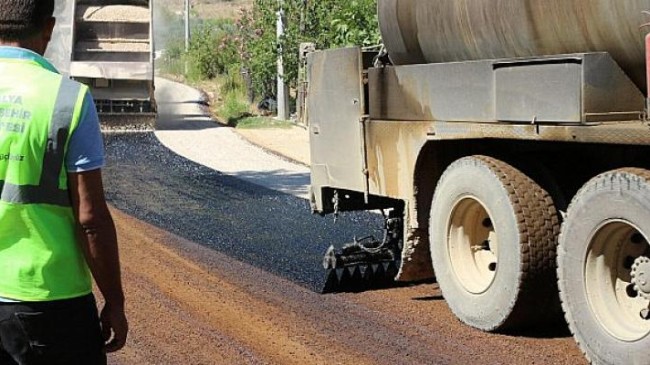 Antalya Büyükşehir kırsalda asfalt  seferberliğini sürdürüyor