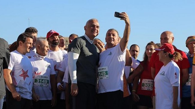 Bakan Ersoy, Troya Kültür Yolu Festivali kapsamında Gelibolu Maratonu’na katıldı