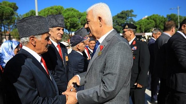 Başkan Gürün, Törene Dedesinin İstiklal madalyası ile katıldı