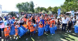 Çevre gönüllüleri İnciraltı Kent Ormanı’nda temizlik yaptı