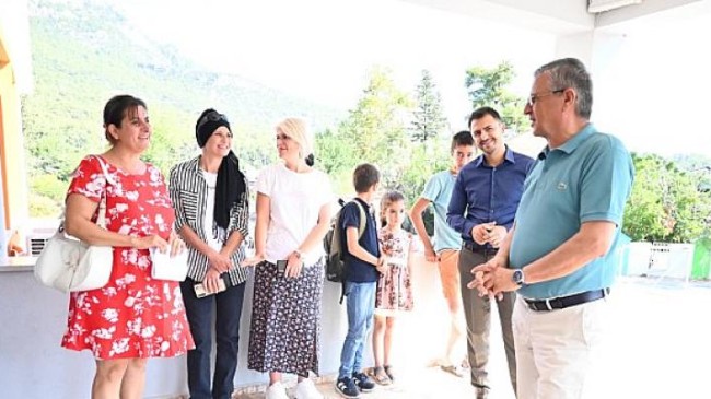 Kemer Belediyesi Mustafa Rüştü Tuncer İlköğretim Okulu’nu Rengarenk Yaptı