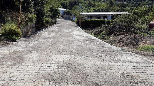 Mudanya’da Parke Kaplama ve Yol Çalışmaları Sürüyor