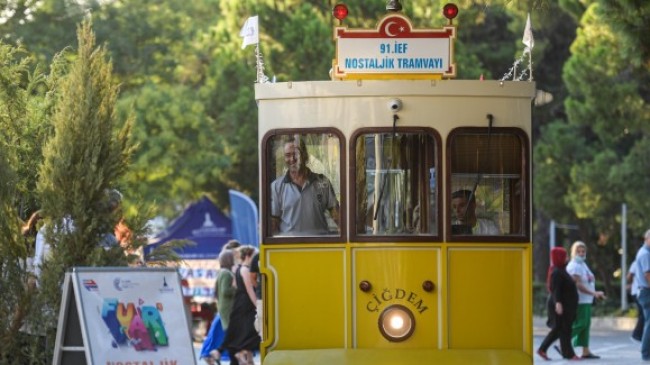 Nostaljik Tramvay fuar ziyaretçilerini geçmişe götürüyor