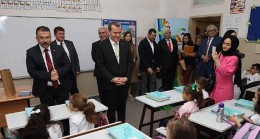 Zeytinburnu’ndaki Tüm İlkokul Öğrencilerine Kırtasiye Yardımı