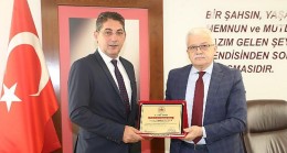 Burhaniye Belediye Başkanı Ali Kemal Deveciler yılın en başarılı Belediye Başkanı seçildi