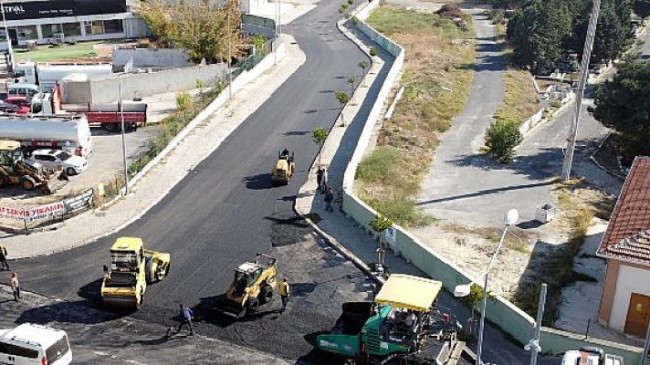Çorlu Belediyesi Fen İşleri Müdürlüğüne bağlı ekipler, Çorlu’nun farklı noktalarında asfalt serim çalışmalarını sürdürüyor.
