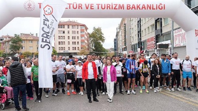 Kültür Yolu Festivalleri Devam Ediyor Başkent Kültür Yolu Festivali’nde Ankaralılar Sanat İçin Koştu ve Serebral Palsiye Dikkat Çekti