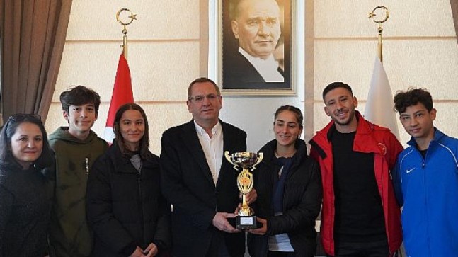Başkan Ergin’den Ayvalık Atletizm Spor Kulübü İle Türkiye Şampiyonası Öncesi Destek Buluşması