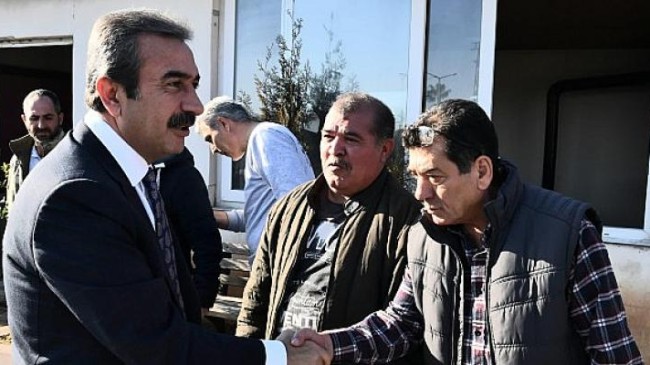 Çukurova Belediye Başkanı Soner Çetin yol işçileriyle kahvaltıda buluştu