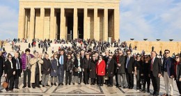 Koç Topluluğu’nun emekli üst düzey yöneticilerini buluşturan Koç-Yönder’den Anıtkabir ziyareti