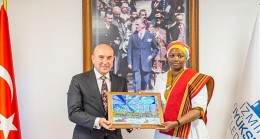 Uganda Ankara Büyükelçisi Nusura Tiperu Başkan Tunç Soyer’i Ziyaret Etti