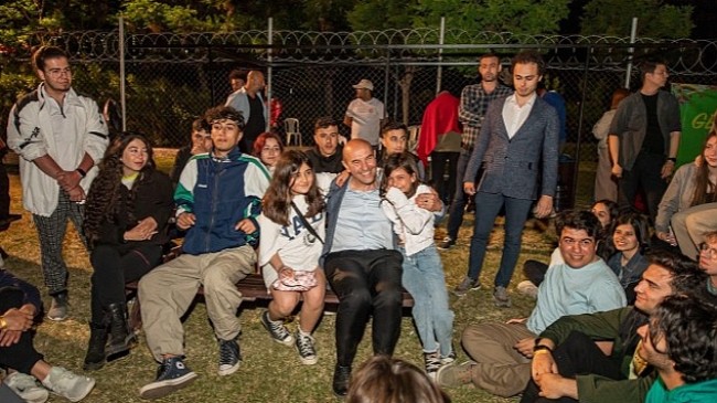 İzmir'de “Gençlik Festivali" heyecanı Başkan Soyer çadır kampta gençleri ziyaret etti