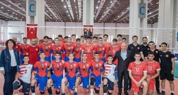 Voleybol Altyapılar Türkiye Şampiyonası İzmir'de sürüyor Başkan Soyer: Her yıl ev sahipliği yapabiliriz