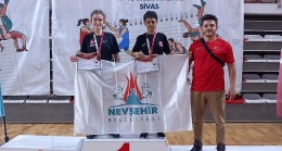 Güreşçiler Sivas'tan Altın ve Bronz madalya ile dönüyor