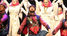 Nilüfer Halk Dansları Topluluğu “Nirengi" ile büyüledi