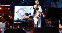 Cengiz Kurtoğlu, şarkılarıyla Karamürsel'i salladı