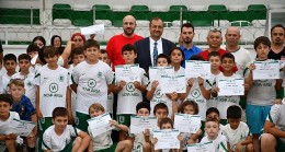 İznikspor Yaz Futbol Okulunda Sertifika Heyecanı