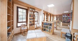 İzmir'in 24 saat yaşayan 100. Yıl Kitap Kafe ve Kütüphanesi açıldı
