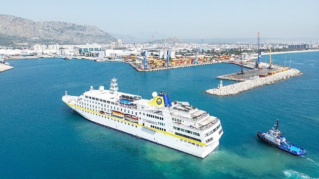 QTerminals Antalya Limanı, yılın ilk kruvaziyer gemisi olan Hamburg'u ağırladı
