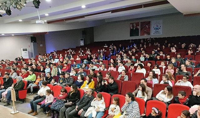 Çiğli'de Minikler Mikroplara Karşı Sahneye Çıktı
